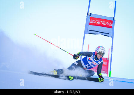 Sestriere, Italie. 10 Décembre, 2016. Les femmes AUDI FIS Coupe du Monde de Slalom géant à Sestrières sur la pente de Kandahar, athlète bib 14 BASSINO Marta ITA . Damiano Benedetto/ Alamy Live News Banque D'Images