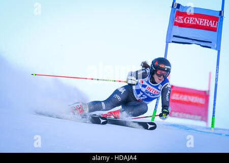 Sestriere, Italie. 10 Décembre, 2016. Les femmes AUDI FIS Coupe du Monde de Slalom géant à Sestrières sur la pente de Kandahar, athlète bib 12 Sofia GOGGIA LIR. Damiano Benedetto/ Alamy Live News Banque D'Images