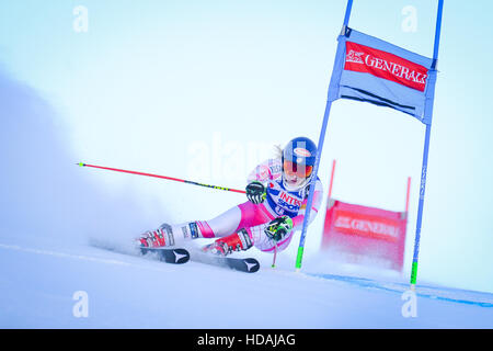 Sestriere, Italie. 10 Décembre, 2016. Les femmes AUDI FIS Coupe du Monde de Slalom géant à Sestrières sur la pente de Kandahar, athlète bib 8 Mikaela SHIFFRIN USA. Damiano Benedetto/ Alamy Live News Banque D'Images