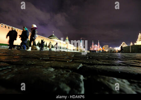 Moscou, Russie. 26 Nov, 2016. Une section de la muraille du Kremlin à Moscou, Russie, le 26 novembre 2016. Le Kremlin a été classée patrimoine mondial de l'Unesco depuis 1990. - Pas de service de fil - Photo : Bernd Weißbrod/dpa/Alamy Live News Banque D'Images