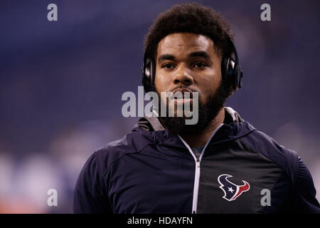 Indianapolis, Indiana, USA. Dec 11, 2016. Décembre 11th, 2016 - Indianapolis, Indiana, États-Unis - Les joueurs réchauffer avant le match de football américain NFL entre les Houston Texans et les Indianapolis Colts au stade Lucas Oil. © Adam Lacy/ZUMA/Alamy Fil Live News Banque D'Images