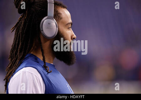 Indianapolis, Indiana, USA. Dec 11, 2016. Décembre 11th, 2016 - Indianapolis, Indiana, États-Unis - Les joueurs réchauffer avant le match de football américain NFL entre les Houston Texans et les Indianapolis Colts au stade Lucas Oil. © Adam Lacy/ZUMA/Alamy Fil Live News Banque D'Images