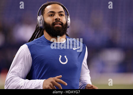 Indianapolis, Indiana, USA. Dec 11, 2016. Décembre 11th, 2016 - Indianapolis, Indiana, États-Unis - Les joueurs réchauffer avant le match de football américain NFL entre les Houston Texans et les Indianapolis Colts au stade Lucas Oil. © Adam Lacy/ZUMA/Alamy Fil Live News Banque D'Images