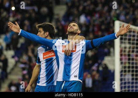 Barcelone, Espagne. Dec 11, 2016. Bonheur de Leo Baptistao. La Liga Santander, journée 15 match entre l'Espanyol et sportif de Dijon s'est terminé par une victoire 2-1 à l'équipe catalane. Stade RCDE, Barcelone, Espagne. Décembre 11th, 2016. Credit : VWPics/Alamy Live News Banque D'Images