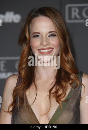 Hollywood, Californie, USA. 11Th Feb 2016. Katie Leclerc, à première de Walt Disney Pictures et LuCalifornia USAsfilm "voyous, l'un : une histoire de la guerre des étoiles" au théâtre Pantages, Californie, USAlifornia le 10 décembre 2016. Credit : MediaPunch Inc/Alamy Live News Banque D'Images