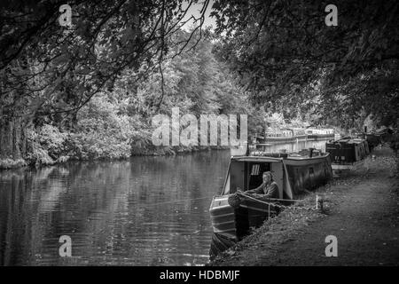 Canalboats sur la rivière Lea (ou Lee) dans le Hertfordshire, Angleterre, Royaume-Uni Banque D'Images