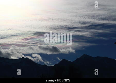 Magnifique arc-en-ciel nuages sur Utah irisation Banque D'Images