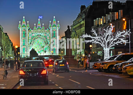 Edinburgh écossais de la rue Noël lumières de Noël lumières de la route dans le cadre de la rue George Ville nouvelle scène de rue de ciel coucher de soleil crépuscule Scotland UK Banque D'Images
