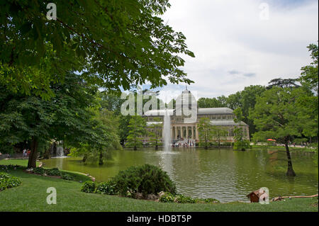 Le palais de cristal du parc del Buen Retiro à Madrid Banque D'Images