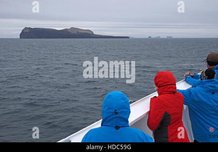 L'île de Surtsey relativement nouvelle, formée par une éruption d'une durée de 1963 à 1967, l'archipel Vestmannaeyjar, le sud de l'Islande. Banque D'Images