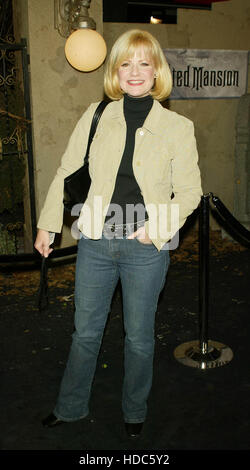 Bonnie Hunt actrice lors de la première mondiale du film Le Manoir Hanté au El Capitan Theatre de Los Angeles, Californie, dimanche, Novembre 23, 2003. Crédit photo : Francis Specker Banque D'Images