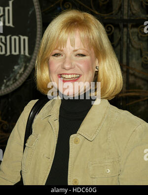 Bonnie Hunt actrice lors de la première mondiale du film Le Manoir Hanté au El Capitan Theatre de Los Angeles, Californie, dimanche, Novembre 23, 2003. Crédit photo : Francis Specker Banque D'Images