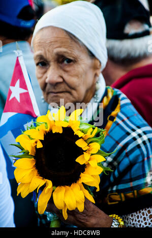 L'endeuillé à Fidel Castro's Memorial à La Havane, Cuba Banque D'Images