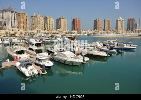 Vue sur le port dans l'enceinte du Pearl Doha, Qatar. Banque D'Images