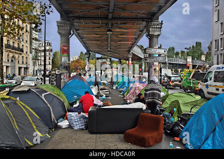 'Réfugiés' camp de Stalingrad, 19ème arrondissement, Paris, France. Banque D'Images