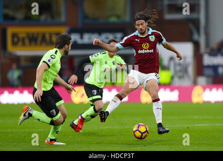 George Boyd de Burnley en action au cours de la Premier League match à Turf Moor, Burnley. Banque D'Images