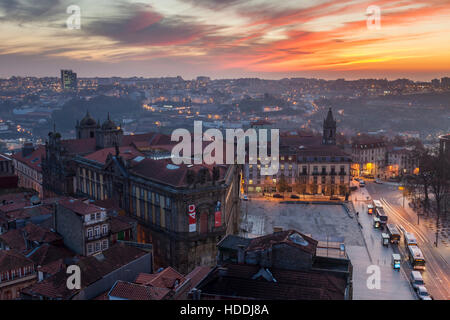 Coucher du soleil à Porto, Portugal. Banque D'Images