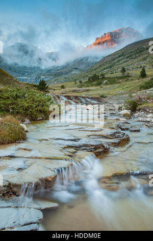 Coucher du soleil en Aisa vallée, Huesca, Aragon. Pyrénées espagnoles. Banque D'Images