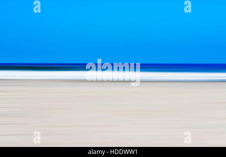 Plage et vue sur l'océan, flou de mouvement, la mer de flou artistique. Banque D'Images