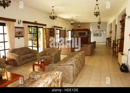 Parga, Grèce, 10 mai 2013 : Chambres élégantes et modernes de l'intérieur de la salle dans un bâtiment moderne dans une petite ville sur la côte de la mer Ionienne, en Grèce. Banque D'Images
