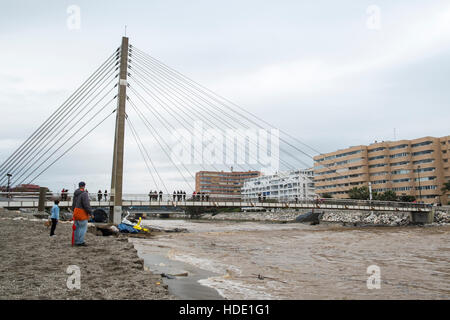 Fuengirola, Malaga, Espagne. 4e décembre 2016. La pluie le plus lourd au cours des 25 dernières années Banque D'Images