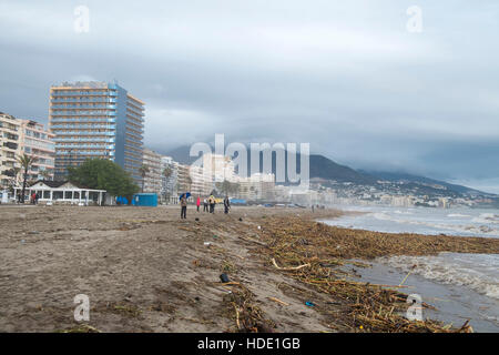 Plage de los Boliches, Fuengirola, Malaga, Espagne. 4e décembre 2016. La pluie le plus lourd au cours des 25 dernières années Banque D'Images