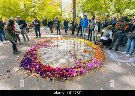 John Lennon mosaïque mémorial Strawberry Fields, New York City, États-Unis d'Amérique. Banque D'Images