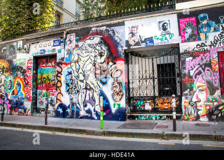 PARIS, FRANCE - 30 septembre 2016 : l'ancienne maison de musicien Serge Gainsbourg au 5bis rue de Verneuil à Paris, France Banque D'Images