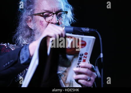 New York beat poet Ron Whitehead lit ses poèmes au cours de la 2014 Gonzo Fest à Louisville (Kentucky) Banque D'Images