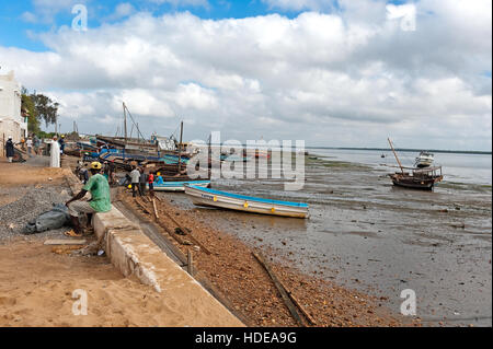 Marée basse sur le front de Lamu Banque D'Images