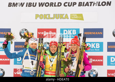 Pokljuka, la Slovénie. 11Th Feb 2016. De gauche à droite : Kaisa Makarainen de Finlande, Laura Dahlmeier d'Allemagne et de République tchèque Eva Puskarcikova einners des femmes 10 km poursuite Biathlon à la Coupe du Monde de Pokljuka © Rok Rakun/Pacific Press/Alamy Live News Banque D'Images