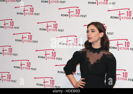 Roma, Italie. 11Th Feb 2016. La marraine de la "Roma Fiction Fest 2016", Matilda De Angelis, le tapis rouge lors de la quatrième journée. © Andrea Bracaglia/Pacific Press/Alamy Live News Banque D'Images