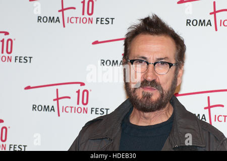 Roma, Italie. 11Th Feb 2016. L'acteur italien Marco Giallini pendant le tapis rouge de la série TV 'Rocco Schiavone' © Andrea Bracaglia/Pacific Press/Alamy Live News Banque D'Images