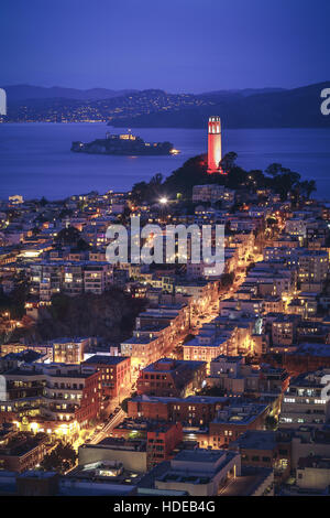 Vue aérienne de la ville de San Francisco de nuit, California, USA Banque D'Images