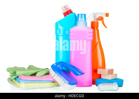 Les bouteilles avec les produits de nettoyage pour le nettoyage de la chambre isolée gros plan Banque D'Images