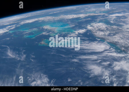 Une observation de la Terre par satellite image prise par la NASA la Station spatiale internationale l'équipage Expedition 47 montre la péninsule de Floride, l'île des Bahamas et de Cuba, de la chaîne le 20 avril 2016 dans l'orbite de la Terre. Banque D'Images