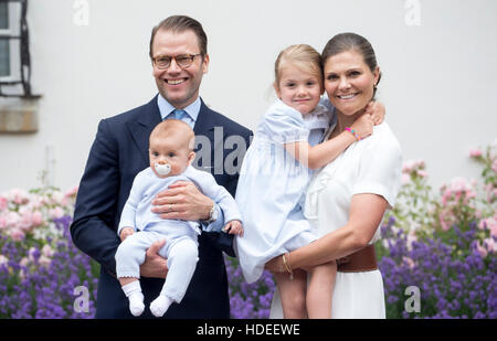 La princesse Victoria et le Prince Daniel de Suède, avec leurs enfants, sur la Princesse Victoria's 39e anniversaire Banque D'Images