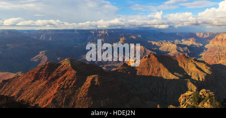 Magnifique paysage de rochers sur la rive sud du Grand Canyon National Park, Arizona, United States Banque D'Images