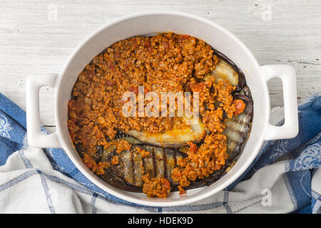 Aubergines grillées avec Pan et le remplissage de manger des tomates et Vue de dessus Banque D'Images