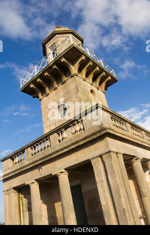 La plage phare sur l'Esplanade de Fleetwood, Lancashire. Le phare date de 1839 dans un style néo-classique. Banque D'Images