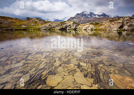 Lac de Bellecombe. Parc national de la Vanoise. Paysage alpin. France. Europe. Banque D'Images