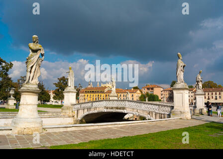 Piazza Prato della Valle, Padoue, Vénétie, Italie Banque D'Images