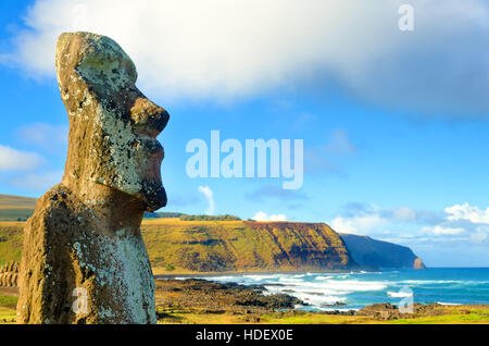Gros plan du grand Moai de l'ahu Tongariki sur l'île de Pâques, Chili Banque D'Images
