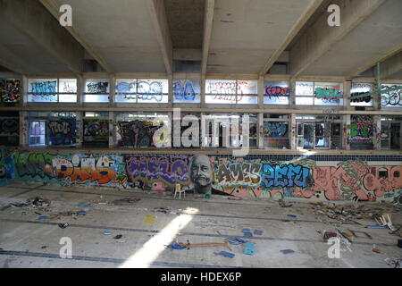 Piscine abandonnée Luminy à Marseille Banque D'Images