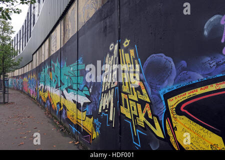 La paix Wall,Cupar Way,l'Ouest de Belfast, Irlande du Nord, Royaume-Uni Banque D'Images