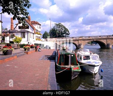 Grand classique et le plaisir cruiser lié au trottoir sur la Tamise, Henley-on-Thames, Oxfordshire, England, UK. Banque D'Images