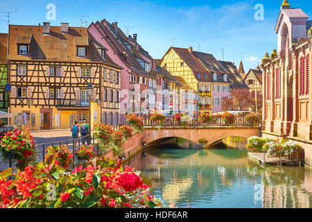 Maisons colorées dans la Petite Venise, quartier de Colmar, France Banque D'Images