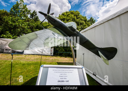 Un grand modèle en métal pour la vente à la Spitfire 2016 Goodwood Festival of Speed Banque D'Images