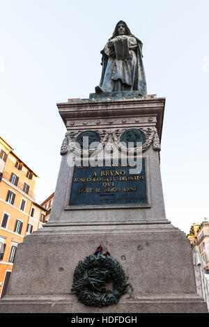 Voyage d'Italie - monument à la philosophe Giordano Bruno au centre de la place Campo de' Fiori à Rome city Banque D'Images