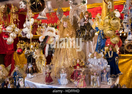 Divers figurines angel at market stall, décorations de Noël, marché de Noël de Nuremberg, Nuremberg, Moyenne-franconie Banque D'Images